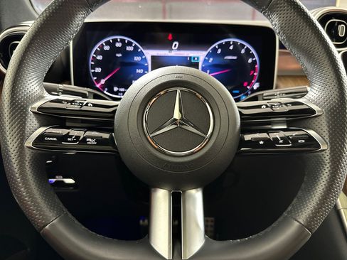 Used 2024 Mercedes-Benz GLC 300 4MATIC image 23
