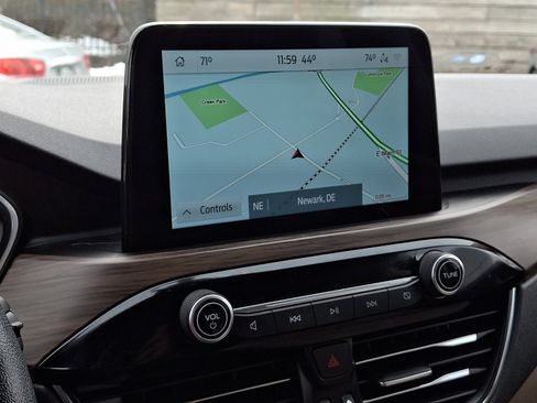 Used 2020 Ford Escape Titanium image 16