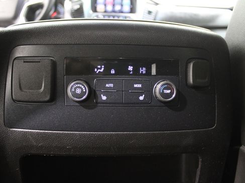 Used 2018 Chevrolet Suburban Premier image 24