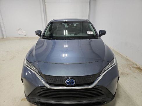 Used 2023 Toyota Venza LE image 2