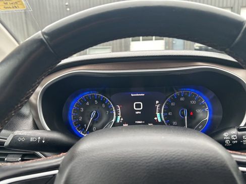 Used 2018 Chrysler Pacifica Touring-L Plus FWD image 18