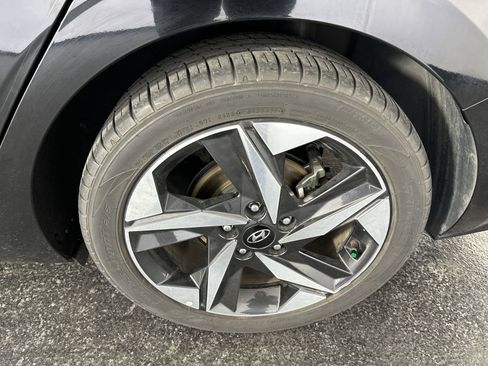 Used 2022 Hyundai Elantra Limited w/ Cargo Package image 10