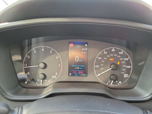 Used 2025 Toyota Corolla LE image 27