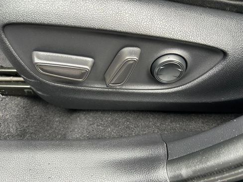 Used 2020 Toyota RAV4 XLE w/ Convenience Package image 10