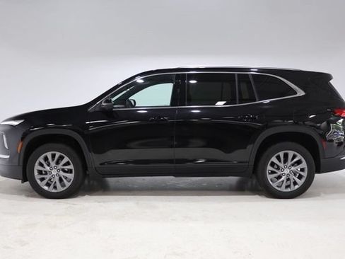 Used 2025 Buick Enclave Preferred FWD image 4