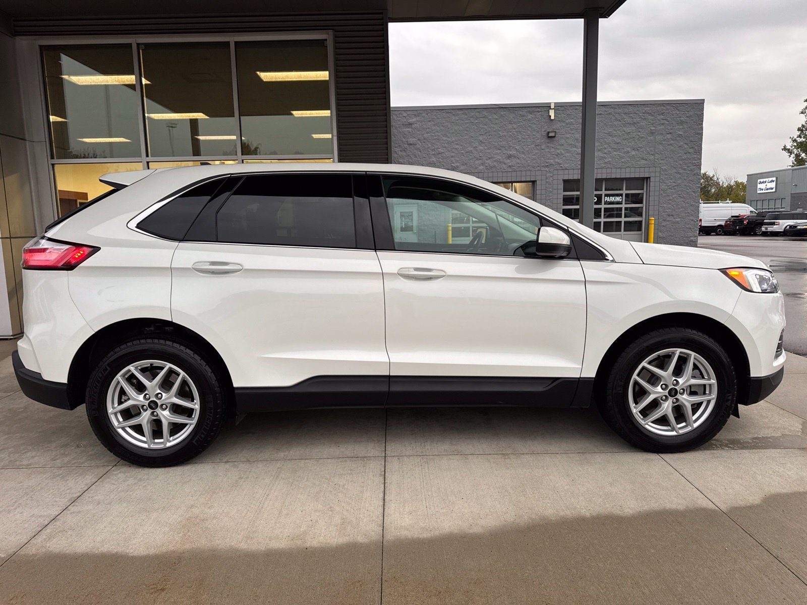 Certified 2024 Ford Edge SEL w/ Convenience Package AWD/4WD image 9