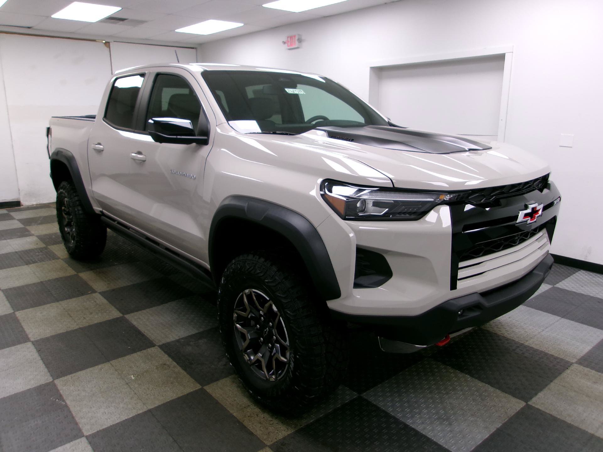 New 2026 Chevrolet Colorado ZR2 w/ Technology Package AWD/4WD image 13