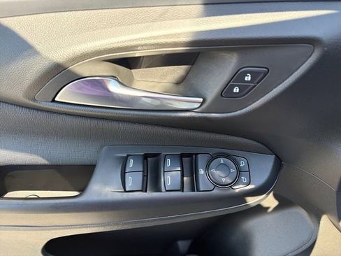 Used 2025 Buick Envista Preferred w/ Convenience I Package FWD image 18