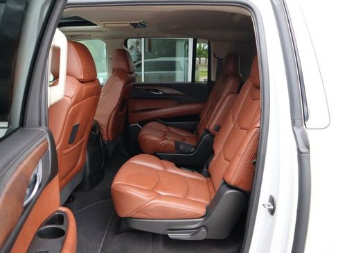 Used 2020 Cadillac Escalade ESV Luxury AWD/4WD image 17