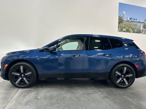 Used 2023 BMW iX xDrive50 w/ Sport Package AWD/4WD image 7