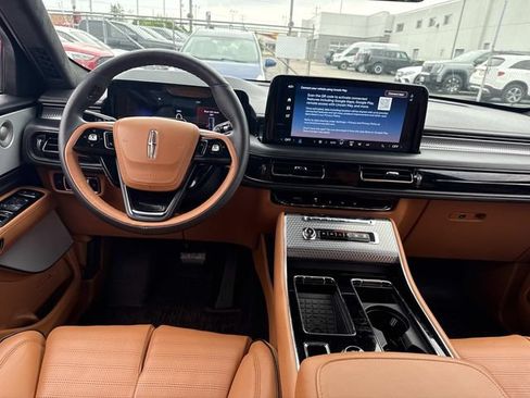 Used 2025 Lincoln Aviator Black Label w/ Jet Appearance Package AWD/4WD image 17