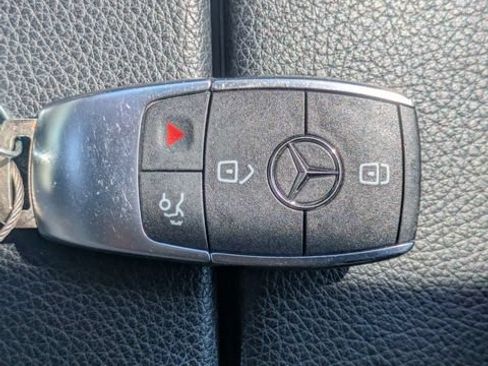 Used 2025 Mercedes-Benz GLB 250 image 34