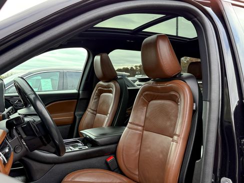 Used 2023 Lincoln Aviator Reserve w/ Equipment Group 201A image 13