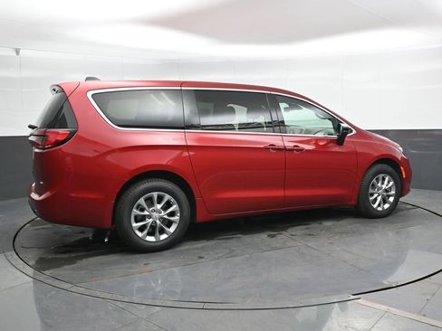 New 2026 Chrysler Pacifica Select AWD/4WD image 2