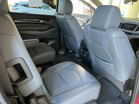 Used 2020 Buick Enclave Essence image 16