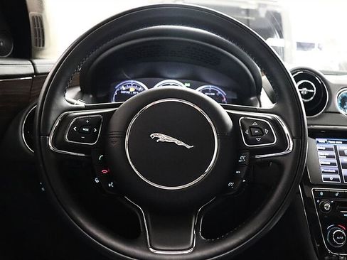 Used 2015 Jaguar XJ L Portfolio RWD image 38