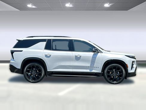 Used 2025 Chevrolet Traverse RS w/ LPO, Floor Liner Package AWD/4WD image 8