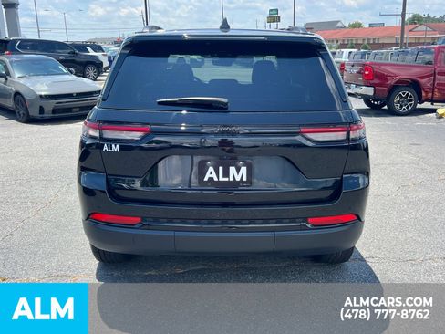 Used 2025 Jeep Grand Cherokee Altitude AWD/4WD image 7