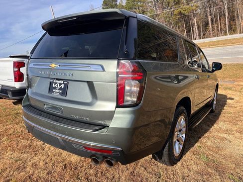 Used 2023 Chevrolet Suburban Premier image 3