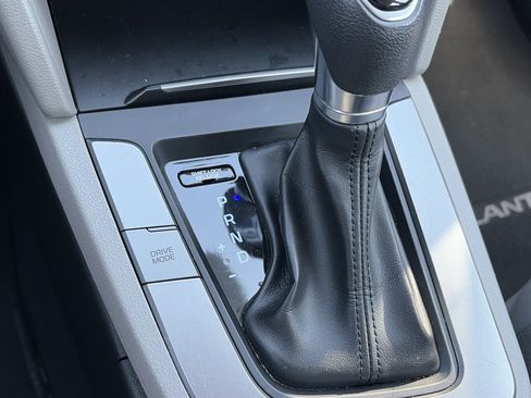 Used 2018 Hyundai Elantra SEL FWD image 29