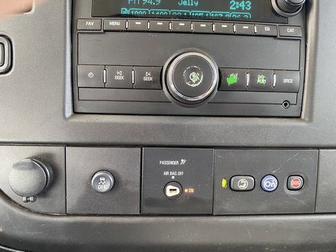 Used 2018 Chevrolet Express 2500 w/ Driver Convenience Package RWD image 26