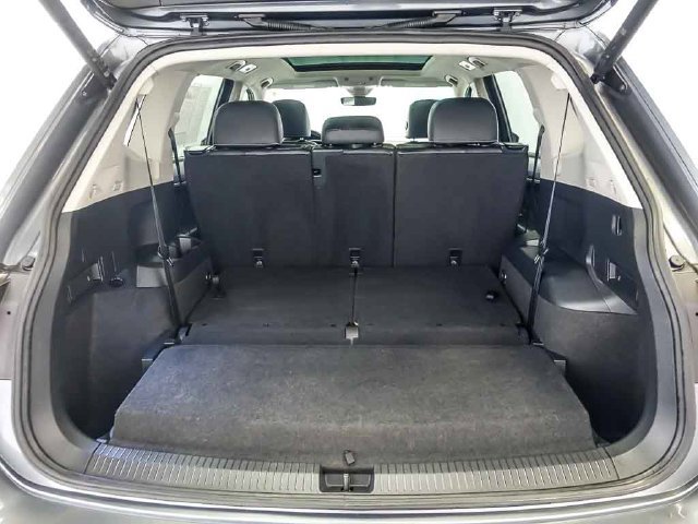Used 2024 Volkswagen Tiguan SE FWD image 29