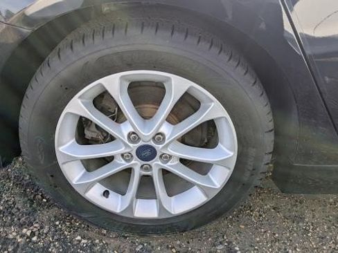 Used 2019 Ford Fusion SE FWD image 22