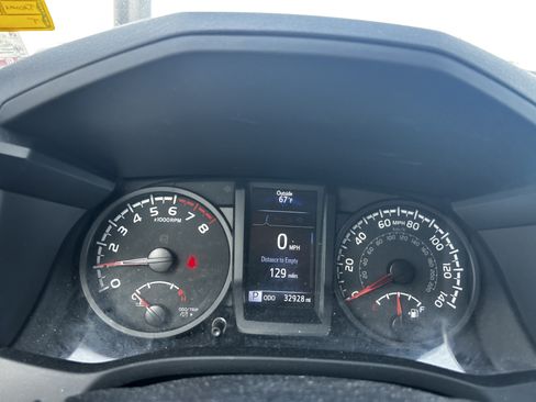 Certified 2022 Toyota Tacoma SR AWD/4WD image 16