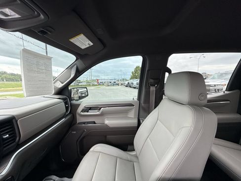 Used 2023 GMC Sierra 1500 SLT w/ SLT Premium Package AWD/4WD image 31