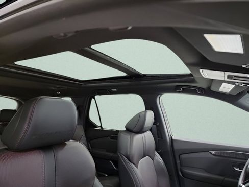 Used 2025 Honda Pilot Black Edition image 14