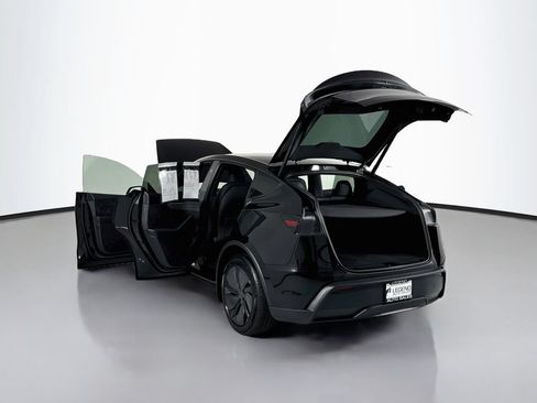Used 2026 Tesla Model Y AWD image 33