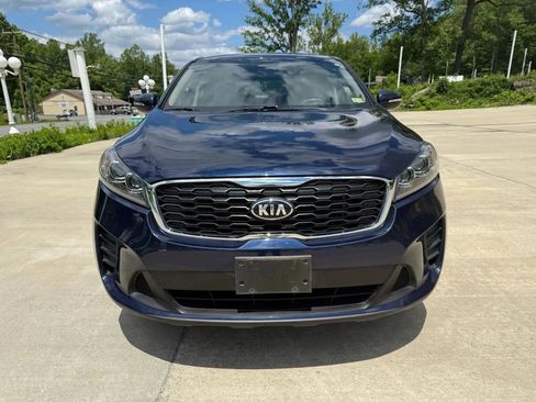 Used 2019 Kia Sorento LX image 2