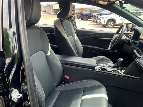 Used 2025 Toyota Camry SE image 9