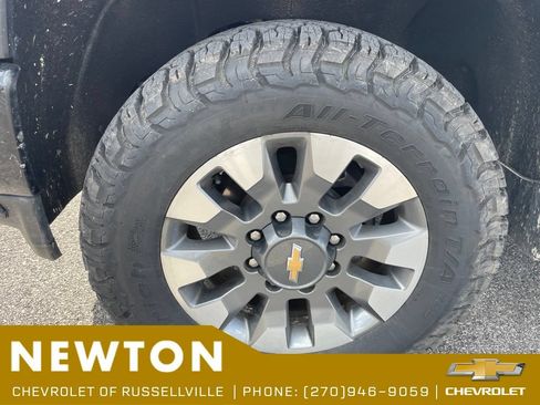 Used 2022 Chevrolet Silverado 2500 Custom w/ Custom Value Package AWD/4WD image 15