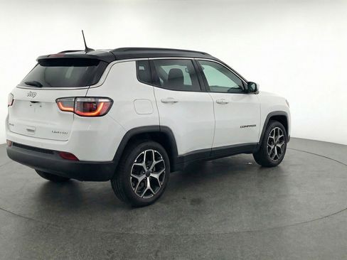 Used 2025 Jeep Compass Limited AWD/4WD image 7