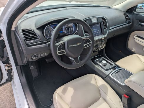 Used 2023 Chrysler 300 Touring L w/ Safetytec Plus Group RWD image 17