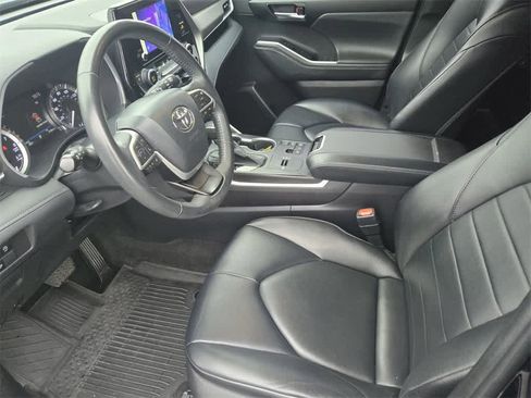 Used 2023 Toyota Highlander XLE image 15