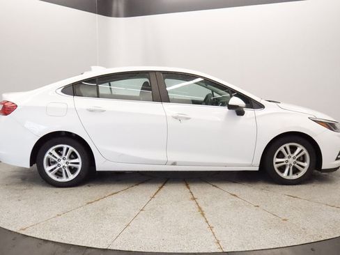 Used 2016 Chevrolet Cruze LT w/ Convenience Package FWD image 12
