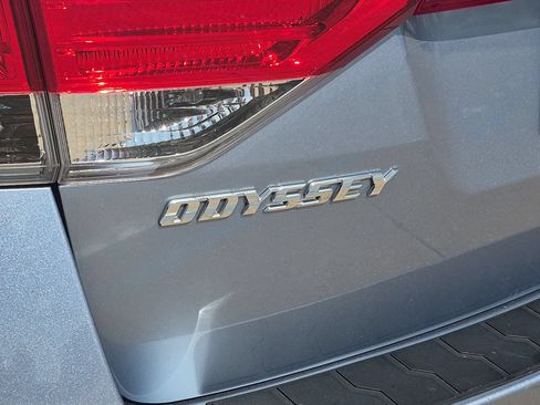 Used 2014 Honda Odyssey Touring Elite image 32