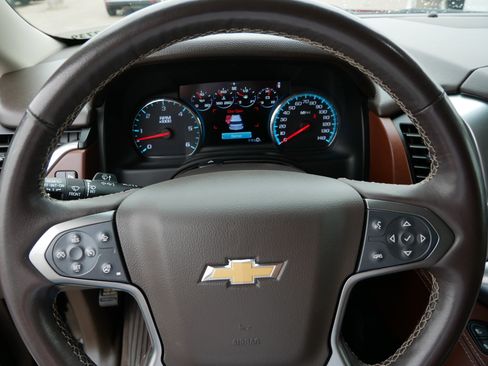 Used 2020 Chevrolet Suburban Premier AWD/4WD image 25