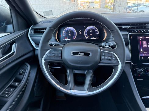 New 2025 Jeep Grand Cherokee Laredo X w/ Luxury Tech Group I image 11