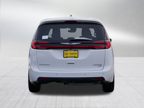 New 2026 Chrysler Pacifica Limited w/ Trailer Tow Group image 6
