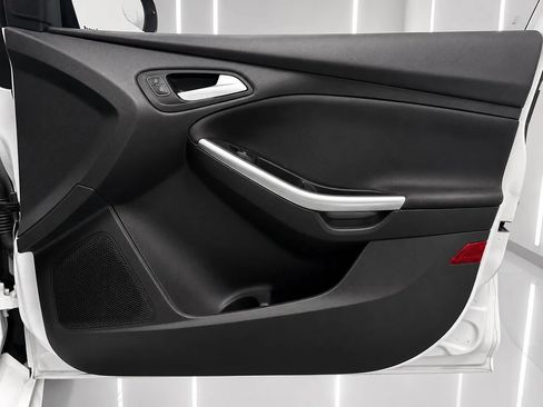 Used 2017 Ford Focus ST FWD image 26