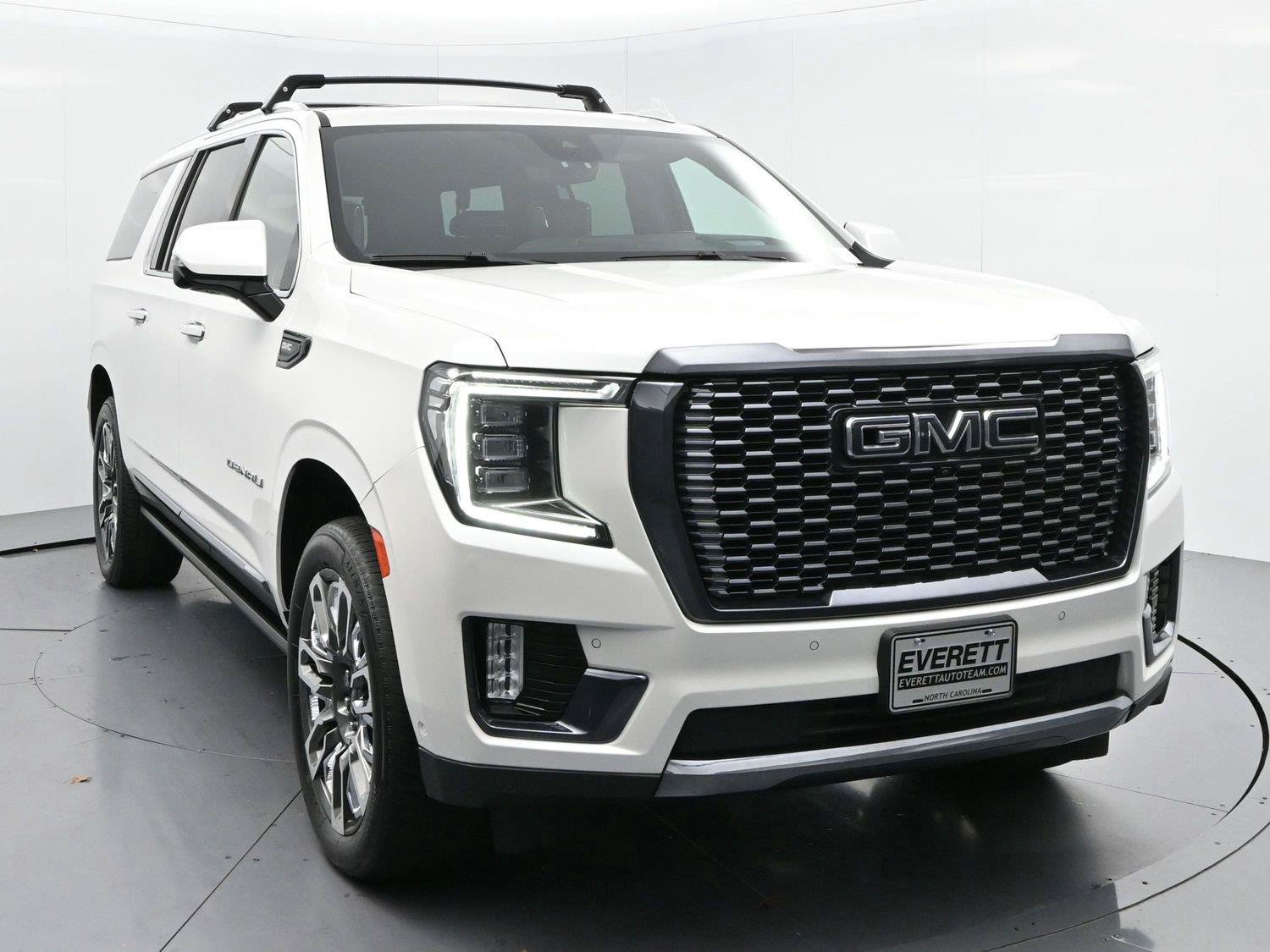 Used 2023 GMC Yukon XL Denali Ultimate AWD/4WD image 2