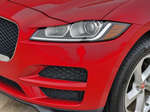 Used 2020 Jaguar F-PACE Premium image 8