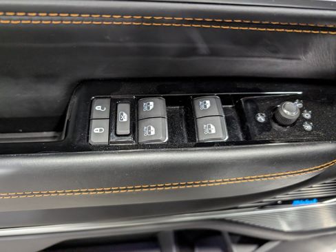 Used 2023 Jeep Grand Wagoneer Series III image 17