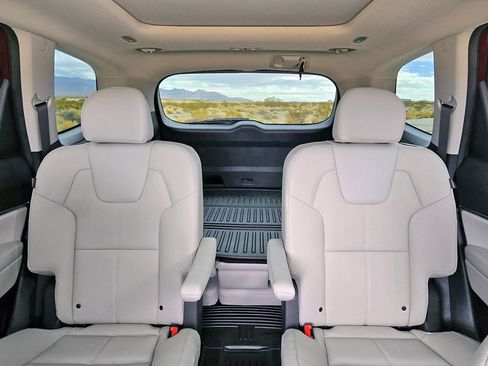 Used 2024 Kia Telluride SX w/ Towing Package image 10