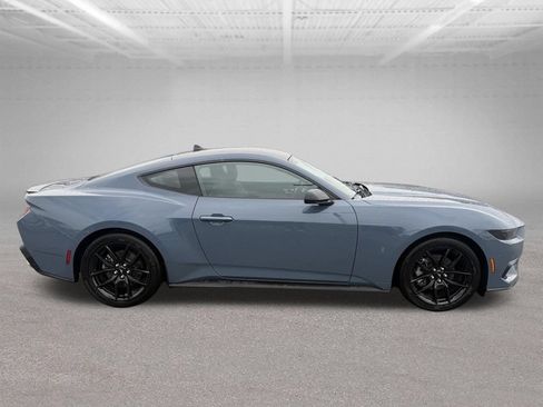 Used 2025 Ford Mustang Coupe RWD image 2