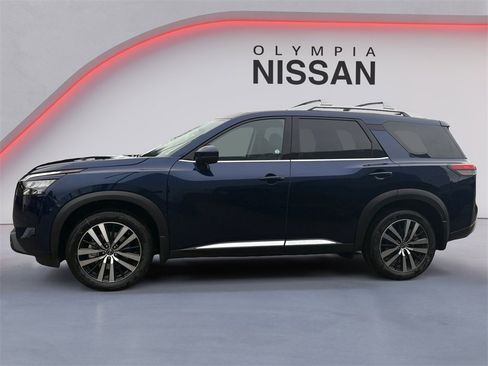 New 2025 Nissan Pathfinder Platinum image 2