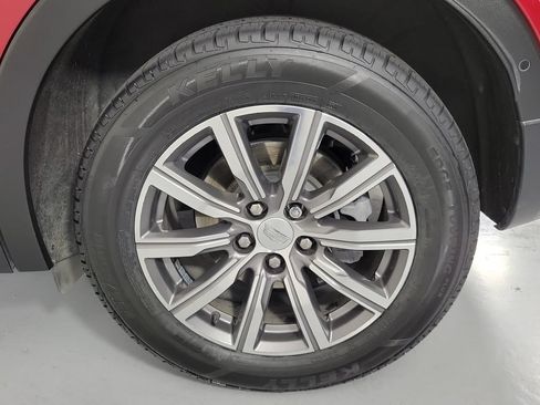Used 2022 Cadillac XT4 Sport w/ Enhanced Visibility Package FWD image 9